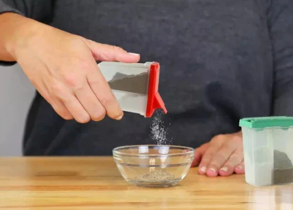 2-in-1 Salt & Pepper Shaker